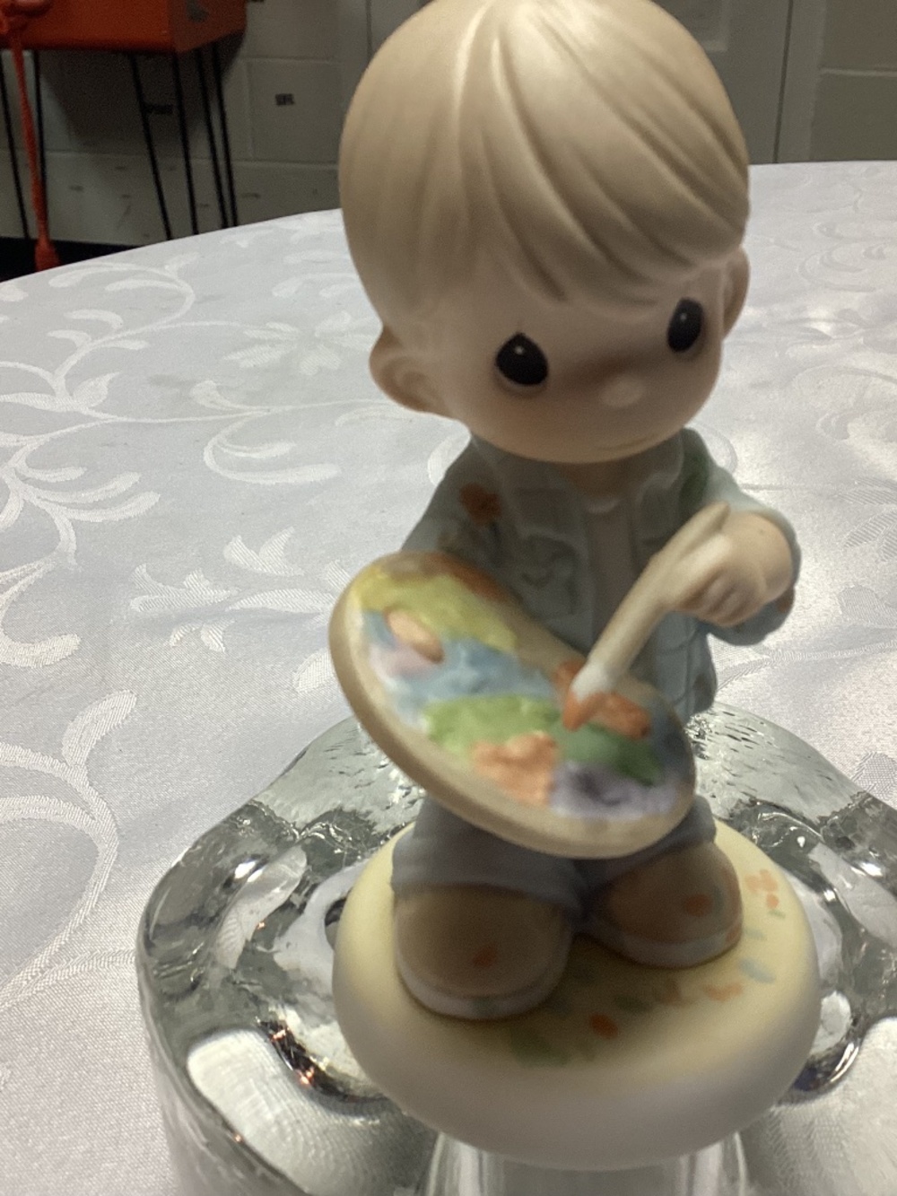 ENESCO. Painter figure BOXED  PRECIOUS. MOMENTS.
